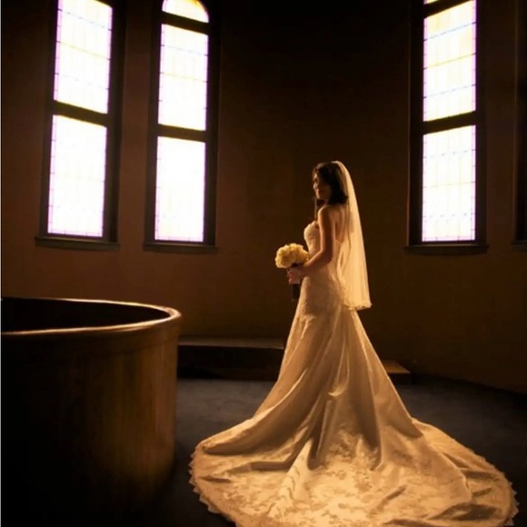 Casablanca Diamond White Wedding Gown - Picture 3 of 4